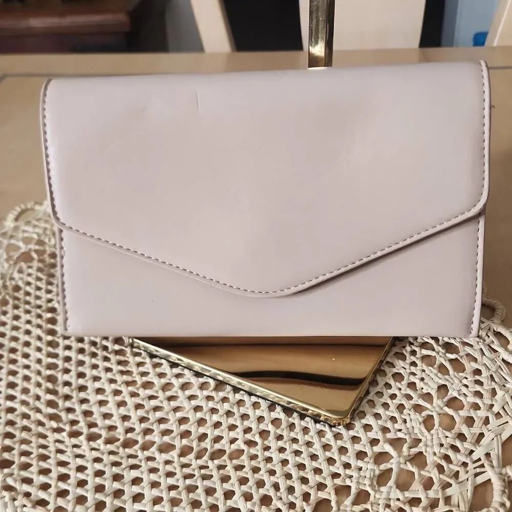 Steve Madden beige clutch